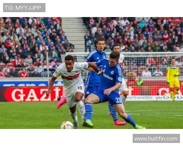 沙尔克04战平法兰克福，双方踉跄德甲赛场上前行